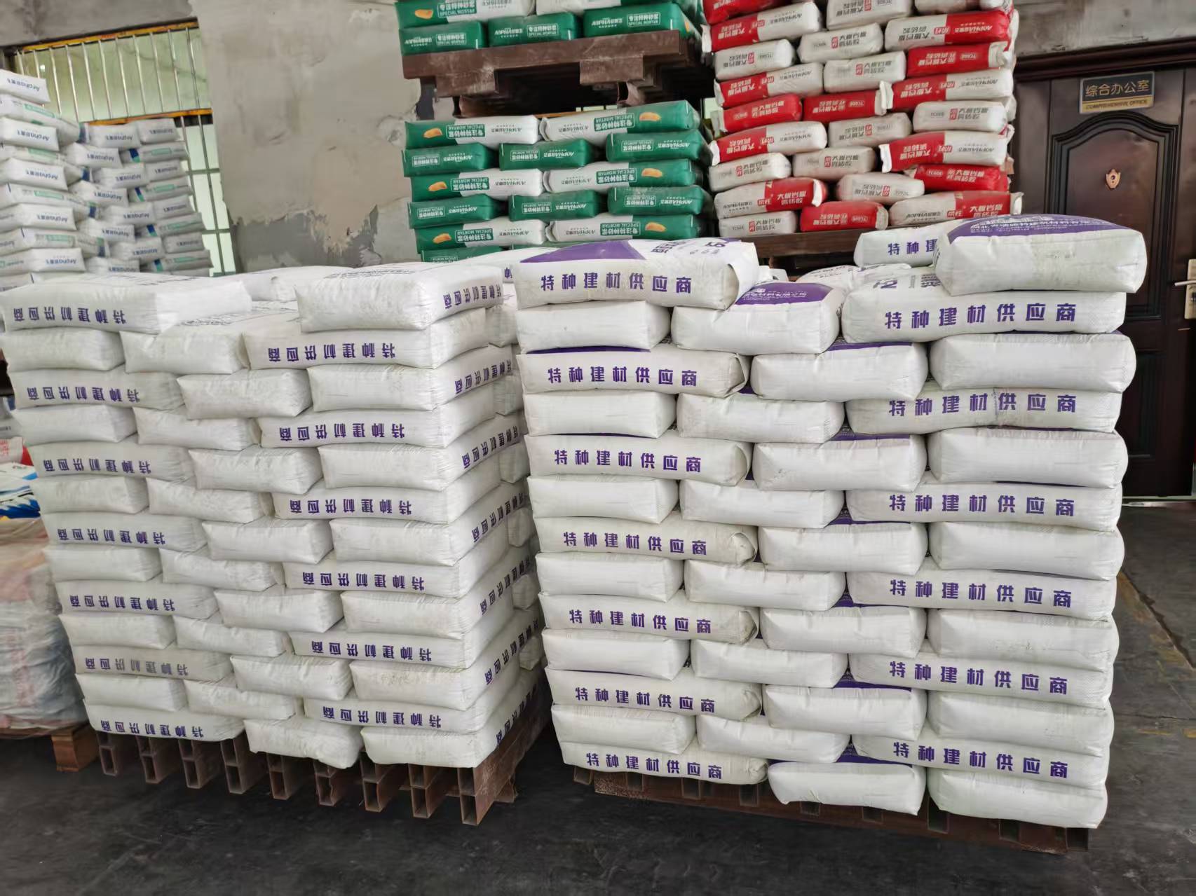 汤原拱顶带模注浆料